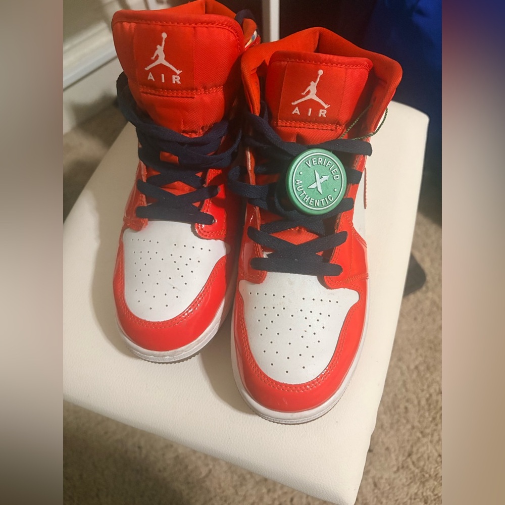 Air Jordan 1 Mid SE "Barcelona Sweater"